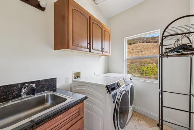15035 Orchard View Dr, Poway CA: https://media.crmls.org/mediaz/1343dfec-0c97-48d0-903c-57f0e33b28c3.jpg