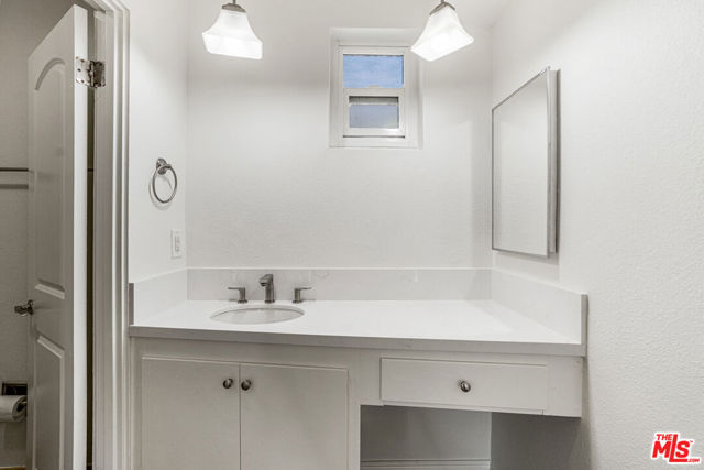 416 Bolero Way, Newport Beach CA: https://media.crmls.org/mediaz/13446e85-3c7b-4d14-89ed-b99903496e34.jpg