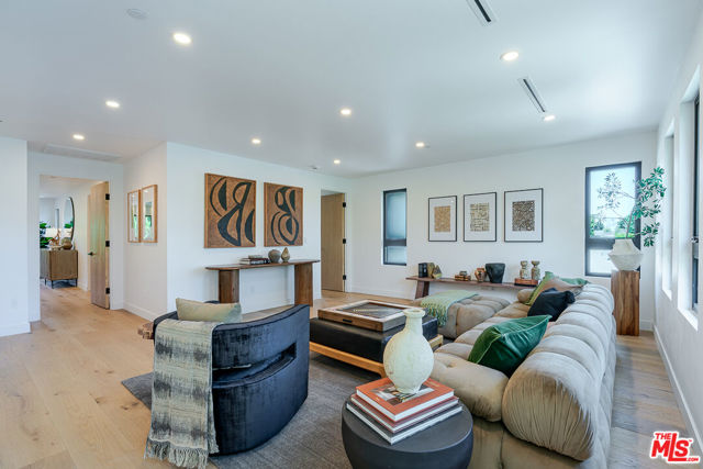 11559 La Maida Street, Valley Village CA: https://media.crmls.org/mediaz/1344ce19-0b3a-4367-9aab-1add974c8b6b.jpg
