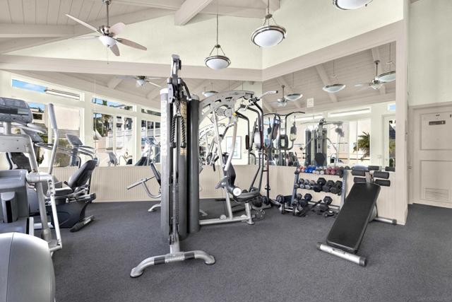 4015 Crown Point Dr, San Diego CA: https://media.crmls.org/mediaz/1345c225-0aba-4fb9-ae47-f8b7e05e23e8.jpg