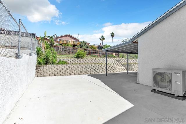 9548 Abbeyfield Rd, Santee CA: https://media.crmls.org/mediaz/1346f275-5897-4915-a872-8c0384ff1be0.jpg
