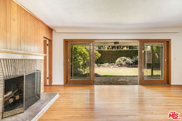 1015 San Vicente Boulevard photo 4