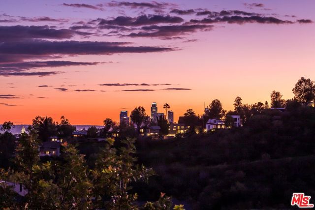 4015 Karelia Street, Los Angeles CA: https://media.crmls.org/mediaz/1348376e-bca4-4885-8b9a-c9bfdac8ac88.jpg