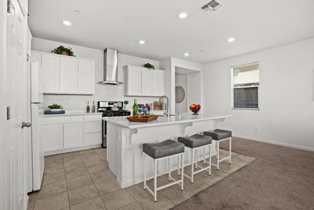 8189 Scrimshaw Way, Sacramento CA: https://media.crmls.org/mediaz/13492748-9c26-4ab4-a87e-f9872fa82f60.jpg