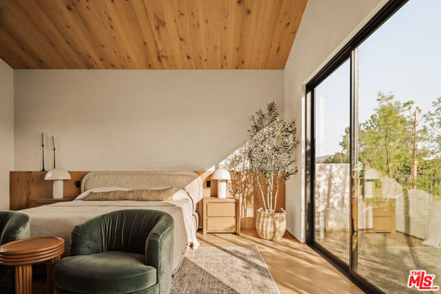 11556 Blix Street, Valley Village CA: https://media.crmls.org/mediaz/134b0dfc-f558-43b3-9241-efa80562fa3a.jpg