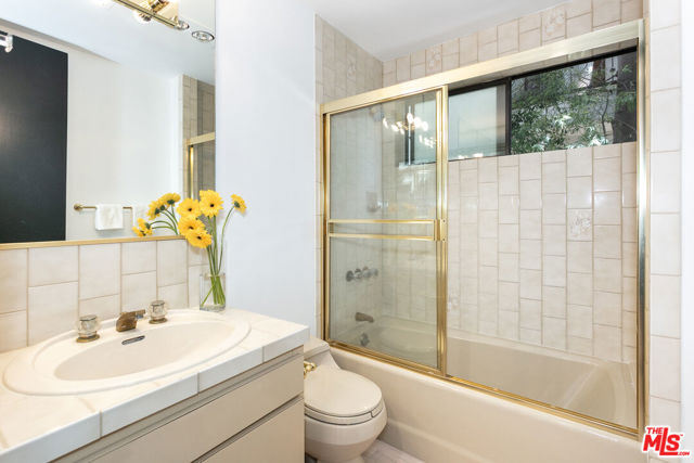 9033 Vista Grande Street, West Hollywood CA: https://media.crmls.org/mediaz/134b1c92-de74-40a1-addf-b70680b20eb7.jpg