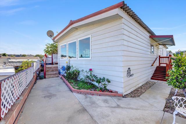269 Quail Lane, Oceanside CA: https://media.crmls.org/mediaz/134b6ace-a46c-4750-9828-c2ea5955fdc3.jpg