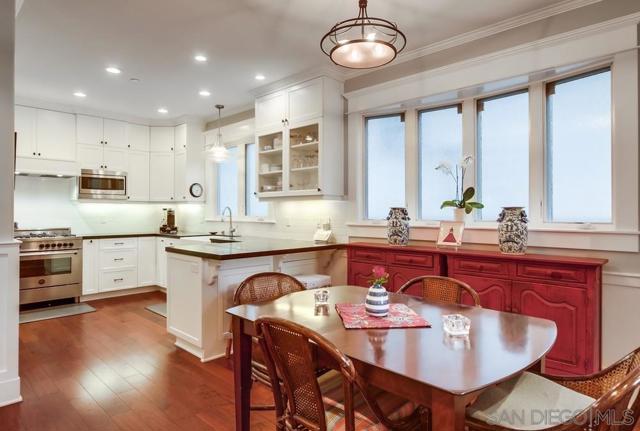 240 B Avenue, Coronado CA: https://media.crmls.org/mediaz/134c1085-1f9e-4cec-83fa-12bf6c560bca.jpg