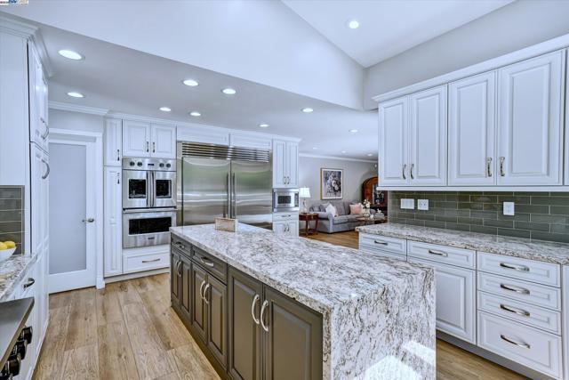2369 Woodthrush Way, Pleasanton CA: https://media.crmls.org/mediaz/134c158a-e456-42a7-9afe-7a2054f803d9.jpg