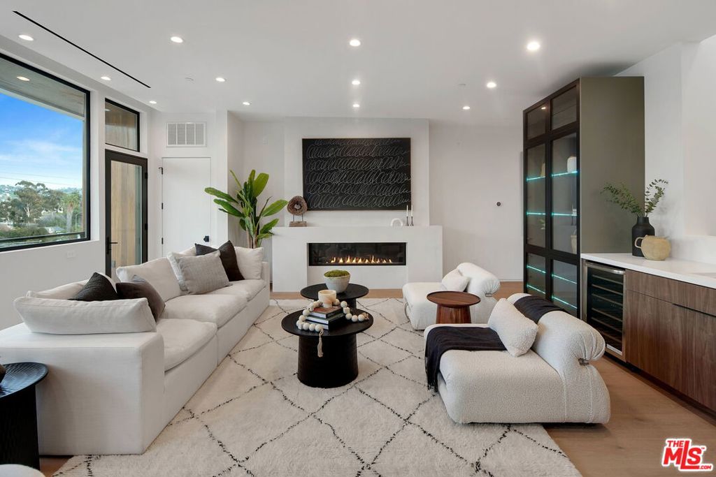 2354 Riverside Drive