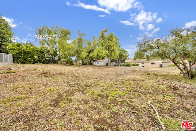 28461 Driver Avenue, Agoura Hills CA: https://media.crmls.org/mediaz/134c5361-67d0-417c-82e1-e017fc7dfa3f.jpg