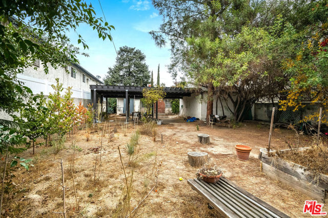 12344 Oxnard Street photo 12