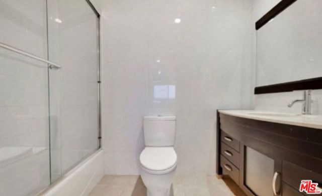 5340 Wilkinson Avenue, Valley Village CA: https://media.crmls.org/mediaz/134cc70e-16c6-4d9f-a369-d398a68ff87d.jpg