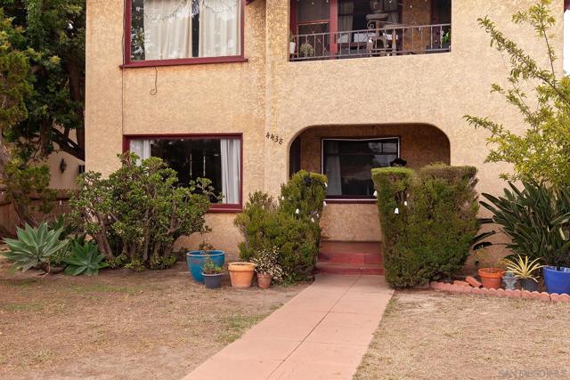 4438 44 Campus, San Diego CA: https://media.crmls.org/mediaz/134d4d48-5ec9-4298-846c-55f6a5265e48.jpg