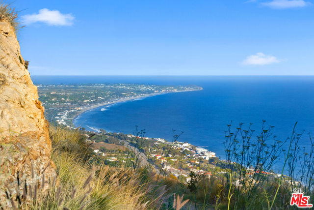 4140 Encinal Canyon Road, Malibu CA: https://media.crmls.org/mediaz/134d9a76-1919-4281-9924-28607c7bab15.jpg