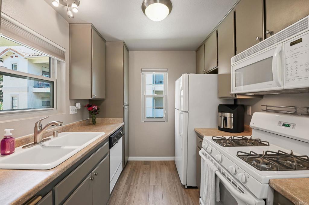 10331 Azuaga Street - photo 9