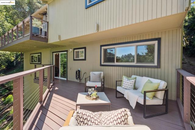 2560 Carisbrook Dr, Oakland CA: https://media.crmls.org/mediaz/134e899e-e530-4fa7-baa9-909d91987b2a.jpg