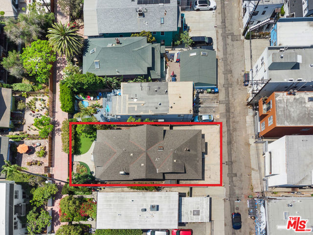 45 Breeze Avenue, Venice CA: https://media.crmls.org/mediaz/134ec531-ec10-4f15-b343-6b046fa26cad.jpg