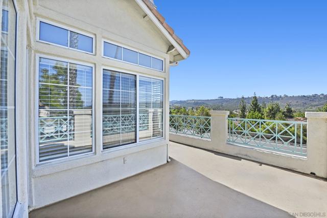 12662 Springbrook Dr, San Diego CA: https://media.crmls.org/mediaz/134ff0ed-b847-4214-af25-7bf427a9ec59.jpg