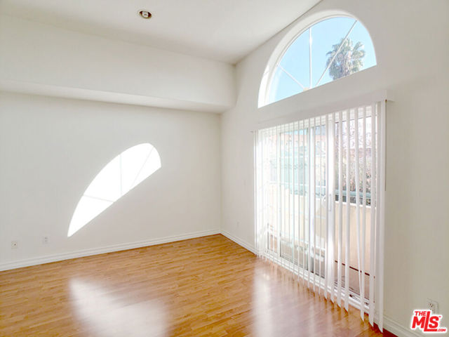 821 S Gramercy Place, Los Angeles CA: https://media.crmls.org/mediaz/13505642-55f4-4877-ba8b-413b1f0d81d5.jpg