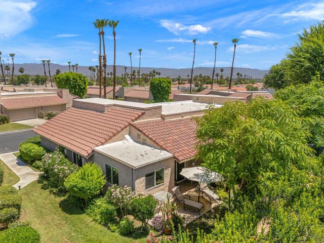 74965 San Ysidro Circle, Palm Desert CA: https://media.crmls.org/mediaz/13506028-4ae0-4bbb-adc7-fdcf29e2f6d5.jpg