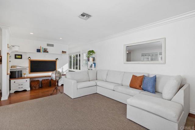 Detail Gallery Image 5 of 45 For 6849 Ballinger Ave, San Diego,  CA 92119 - 3 Beds | 2 Baths