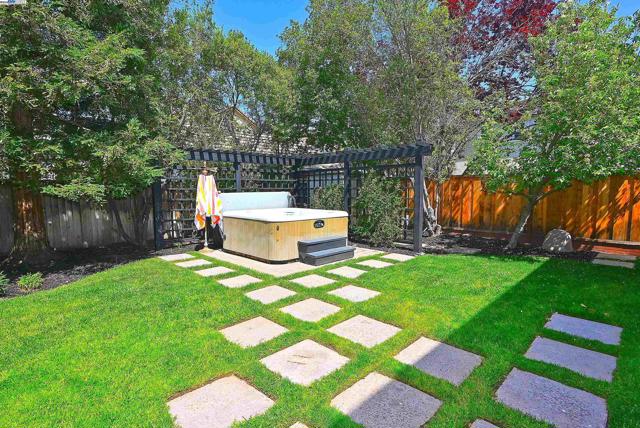 320 Oaks Bridge Pl, Pleasanton CA: https://media.crmls.org/mediaz/1350e824-90d4-4fb1-a6b7-b1984199b877.jpg