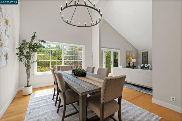 1092 Hillendale Ct, Walnut Creek CA: https://media.crmls.org/mediaz/135197f2-18d1-4a29-8384-342c1c5eb071.jpg