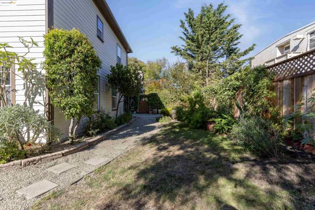 1027 Azuar Drive, Vallejo CA: https://media.crmls.org/mediaz/1351e923-cbe1-435e-b290-fec7478604dd.jpg