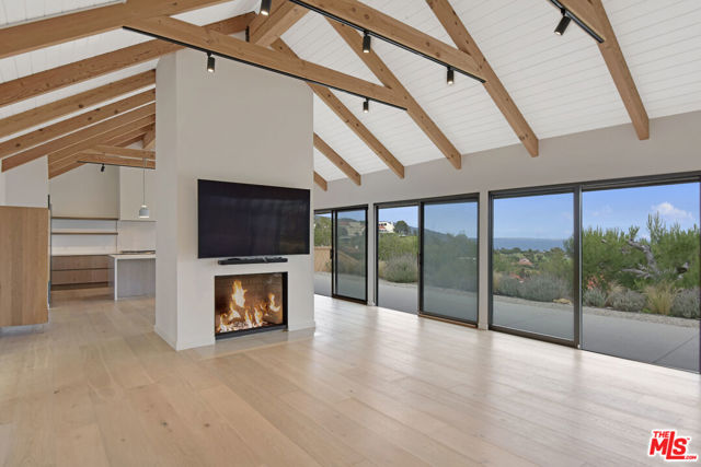 24728 Vantage Point Terrace, Malibu CA: https://media.crmls.org/mediaz/13524aff-2d43-4895-b73c-52c46ad3bc62.jpg