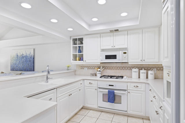Image 8 of 45 For 77704 Woodhaven Drive