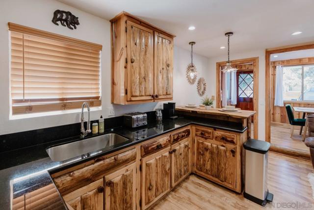 1027 W Country Club Blvd, Big Bear CA: https://media.crmls.org/mediaz/13528e59-139e-46c4-b141-83619ed76dd4.jpg