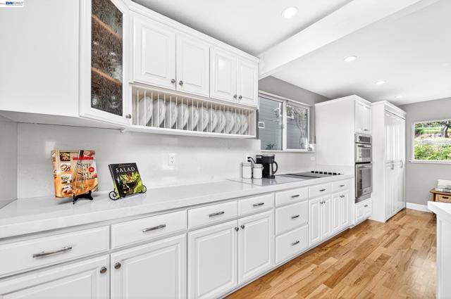 10700 Foothill Rd, Sunol CA: https://media.crmls.org/mediaz/1352931c-c6ff-4474-8adc-e6d8ae22e39a.jpg