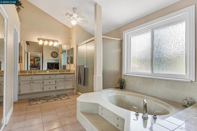 100 Chadbourne Dr, Danville CA: https://media.crmls.org/mediaz/1352a7e1-f8e8-4216-9a7f-2b0a8606648b.jpg