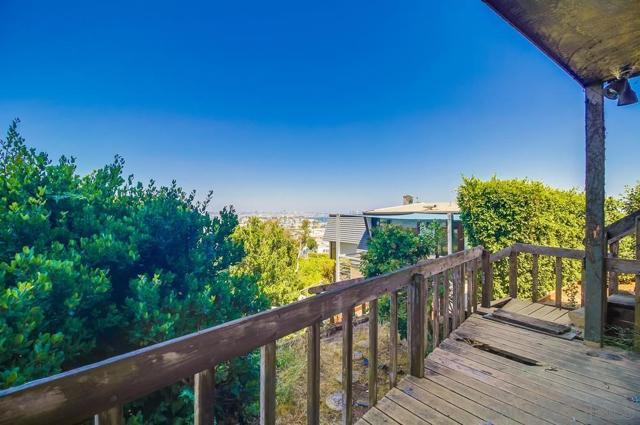 954 Harbor View Dr, San Diego CA: https://media.crmls.org/mediaz/1352b0eb-a575-4579-b0c3-82cc5d05e3a4.jpg