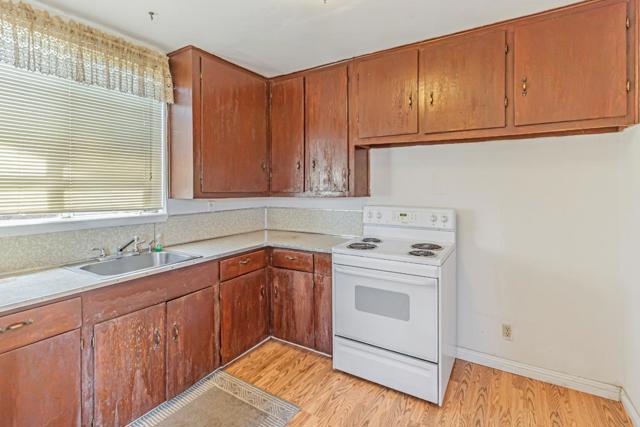 624 Filbert Street, Half Moon Bay CA: https://media.crmls.org/mediaz/13536e15-c504-4313-af14-03a81044a323.jpg
