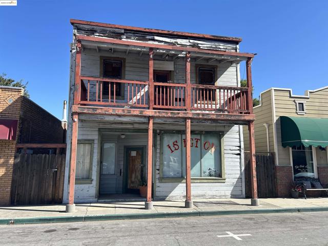39 Main St, Isleton CA: https://media.crmls.org/mediaz/13540229-0a2a-4005-a4a8-b6fe06c76b7f.jpg