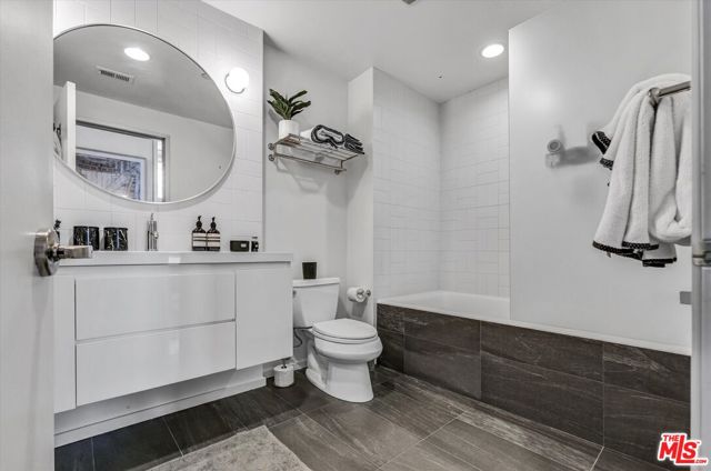 901 Hancock Avenue, West Hollywood CA: https://media.crmls.org/mediaz/1354406d-b110-45e7-a4a2-df48f9e71bd5.jpg