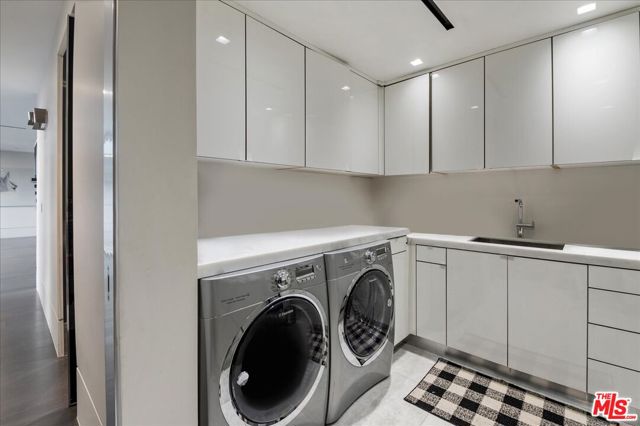 1620 Carla, Beverly Hills CA: https://media.crmls.org/mediaz/13547800-e77d-45dd-b4fa-9d4bc4cde8f6.jpg