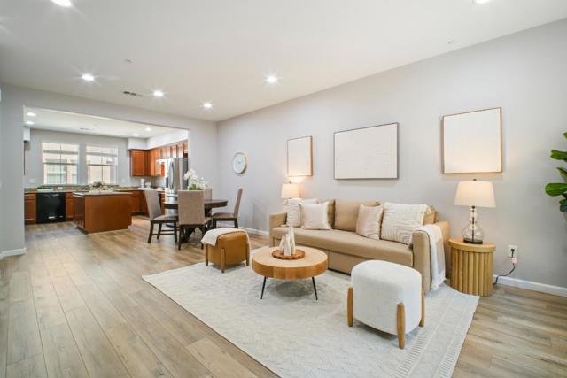 343 Williams Way, Hayward CA: https://media.crmls.org/mediaz/13550c29-6c9e-4567-bdf8-11d06070c122.jpg