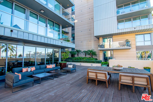 1755 Ocean Avenue, Santa Monica CA: https://media.crmls.org/mediaz/135550c9-d786-4d08-8e79-32cc4f4171cc.jpg
