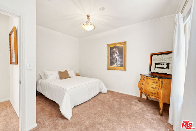 1148 COLDWATER CANYON Drive, Beverly Hills CA: https://media.crmls.org/mediaz/135617cb-0267-49ac-ae07-0476825d7def.jpg