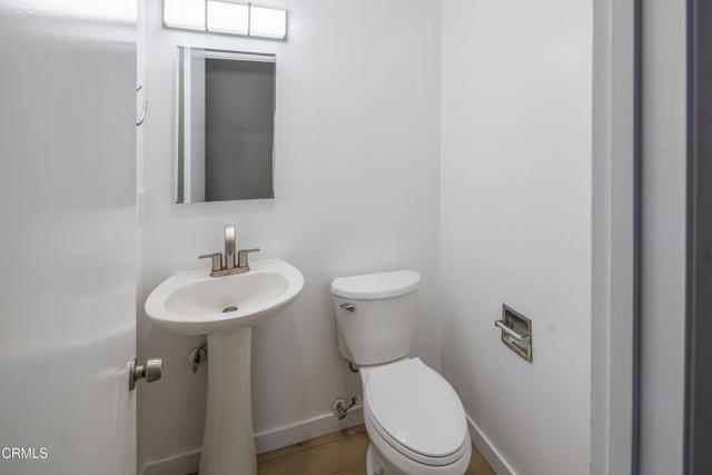 Detail Gallery Image 3 of 17 For 2503 Bayshore Ave, Ventura,  CA 93001 - 2 Beds | 1/1 Baths