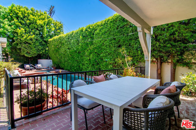 745 25th Street, Santa Monica CA: https://media.crmls.org/mediaz/135670b8-3c86-4300-a002-acd9ed4f8871.jpg