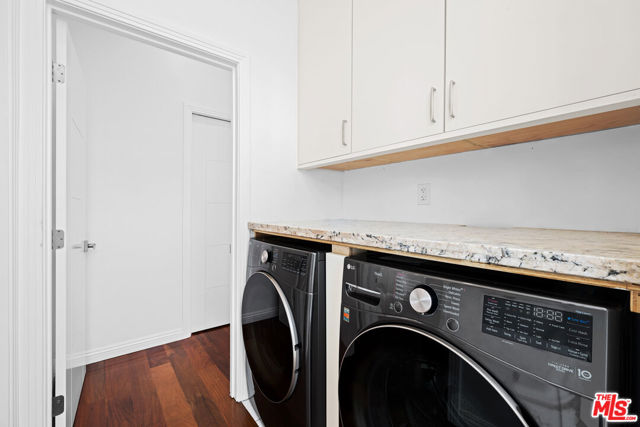 10623 W Olympic Boulevard, Los Angeles CA: https://media.crmls.org/mediaz/1356e635-7fff-443b-b2f6-6d09714d1637.jpg