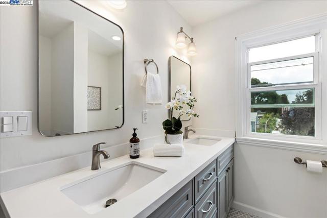 955 Virginia St, Berkeley CA: https://media.crmls.org/mediaz/135726ff-75e4-4bdf-9c0d-2094fba68e18.jpg