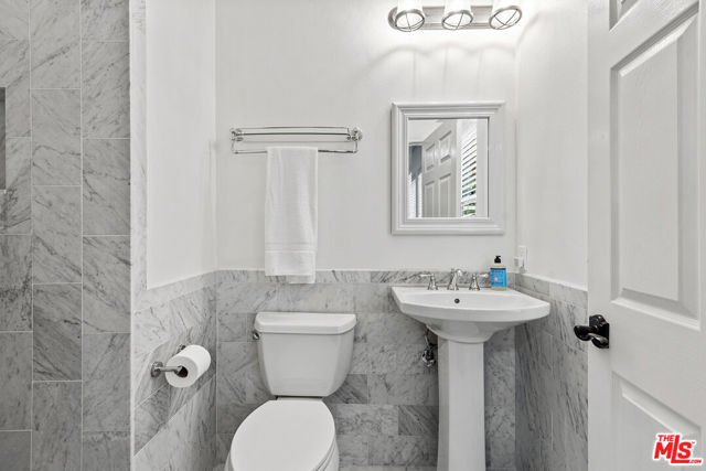 4744 Norwich Avenue, Sherman Oaks CA: https://media.crmls.org/mediaz/1357295e-5eda-4d7c-b5ec-da3f7c310373.jpg