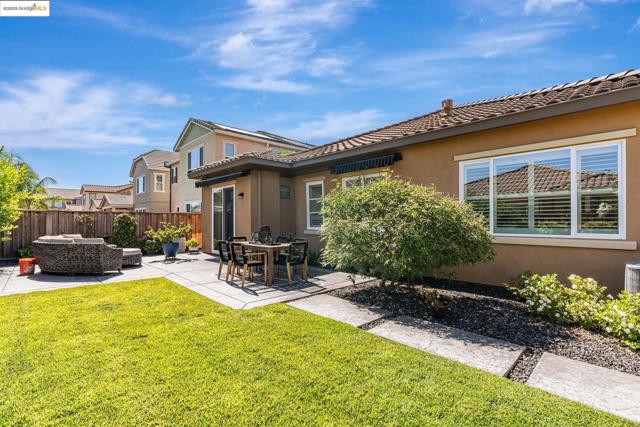 226 Wynn St, Oakley CA: https://media.crmls.org/mediaz/135757ed-32a3-4e18-a922-90dd350e1417.jpg