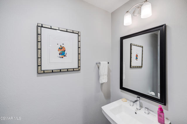 6923 Ridgemark Court, Moorpark CA: https://media.crmls.org/mediaz/1357c6f5-ee61-46ce-9179-051185d9de6e.jpg