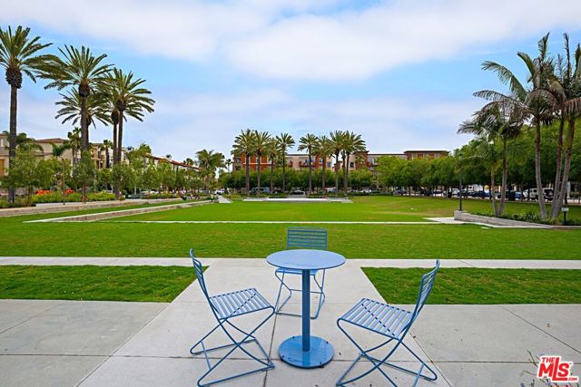 13200 Pacific Promenade, Playa Vista CA: https://media.crmls.org/mediaz/13581a6b-fde1-442c-ac93-4fe2881b3ae3.jpg